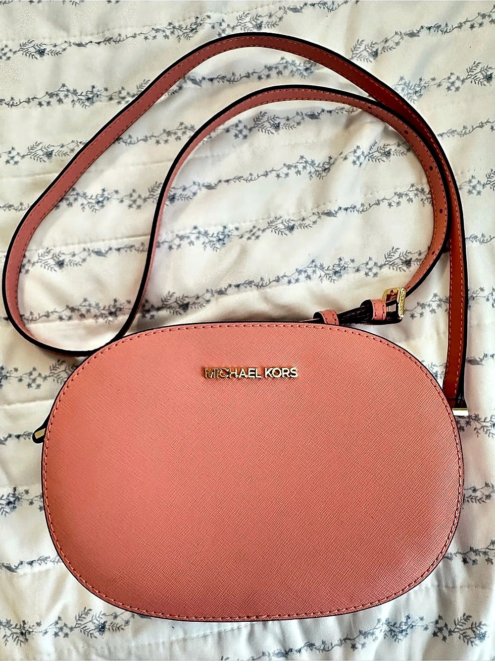 Michael Kors Jet Set Travel Oval Crossbody Pink Bag